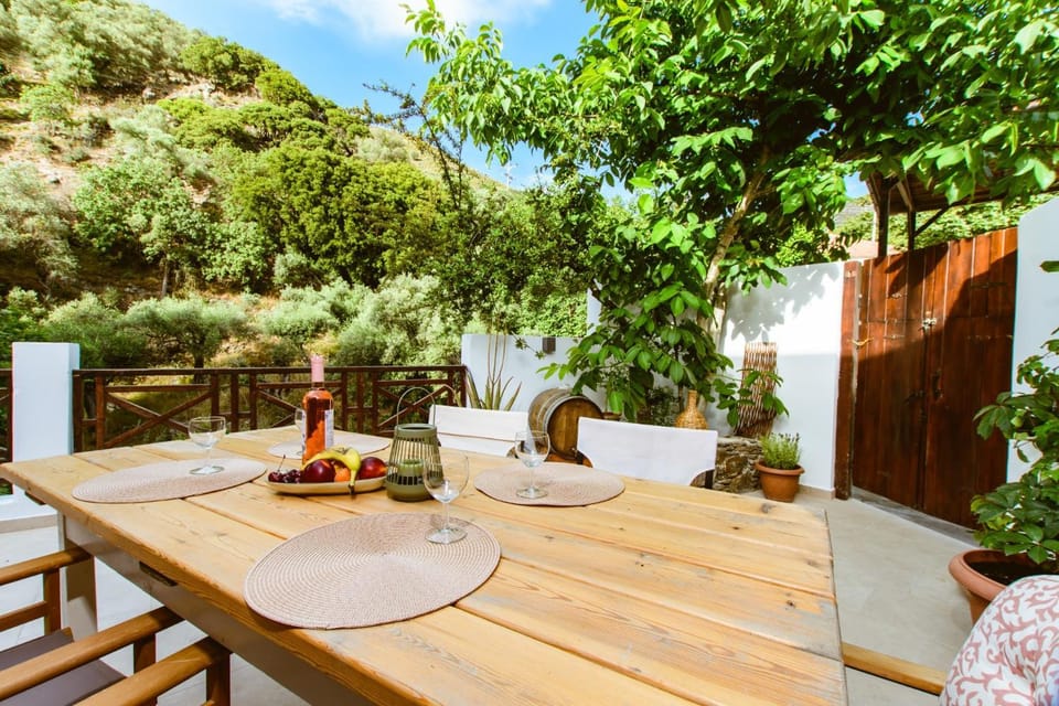 Living room, Dining area, Garden view