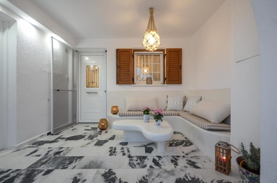 Property building, Patio, Nearby landmark, Facade/entrance, Spring, Bed, Day, Night, People, People, People, Summer, Garden, Nightclub / DJ, Bathroom, View (from property/room), Balcony/Terrace, Food and drinks, Other, Photo of the whole room, Decorative detail, Decorative detail, Seating area, Evening entertainment, Bedroom, Autumn, On site, Meeting/conference room, Text overlay, Guests, City view, Garden view, Landmark view, Mountain view, Pool view, Street view, Area and facilities, Meals, Lunch, Dinner, Drinks, Alcoholic drinks, Non alcoholic drinks, Seasons, Time of day, Location, Sunrise, children, young children, older children, group of guests, Family, concierge, furniture, internet, sunbed, towels, VIP, wedding, air conditioner