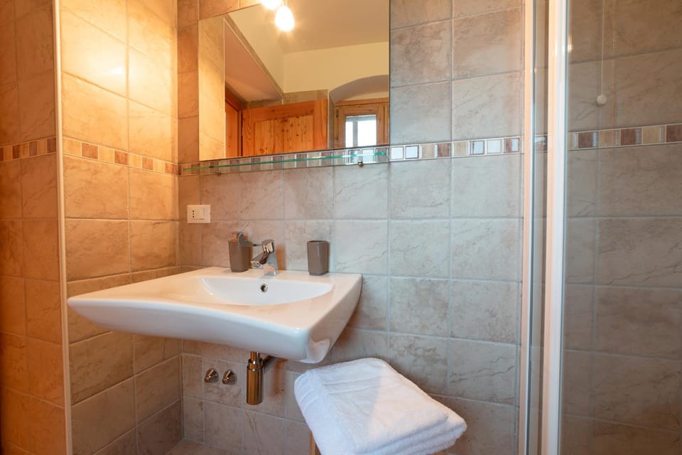 Bathroom, towels