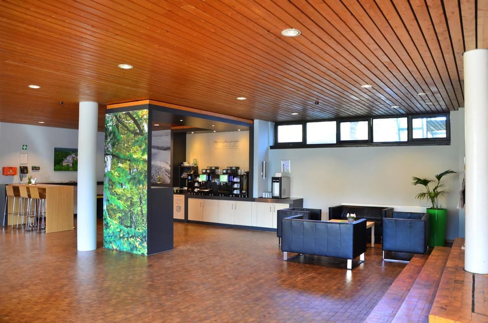 Property building, Restaurant/places to eat, Coffee/tea facilities, Lounge or bar, Banquet/Function facilities, Drinks