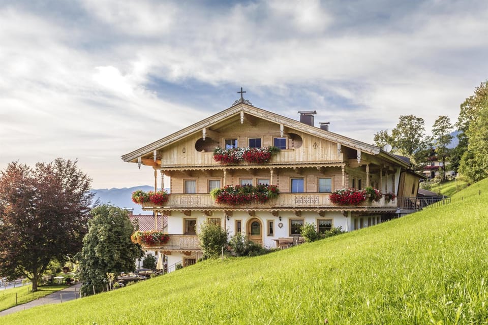 Property building, Spring, Day, Natural landscape, Garden, Garden view, Mountain view