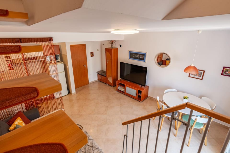 TV and multimedia, Living room, Photo of the whole room, Dining area