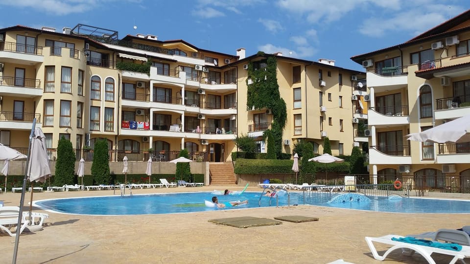 Property building, Swimming pool, Swimming pool