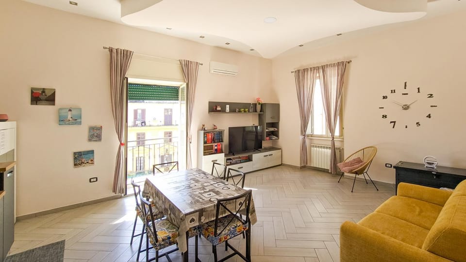 Communal lounge/ TV room, Kitchen or kitchenette, Living room, kitchen