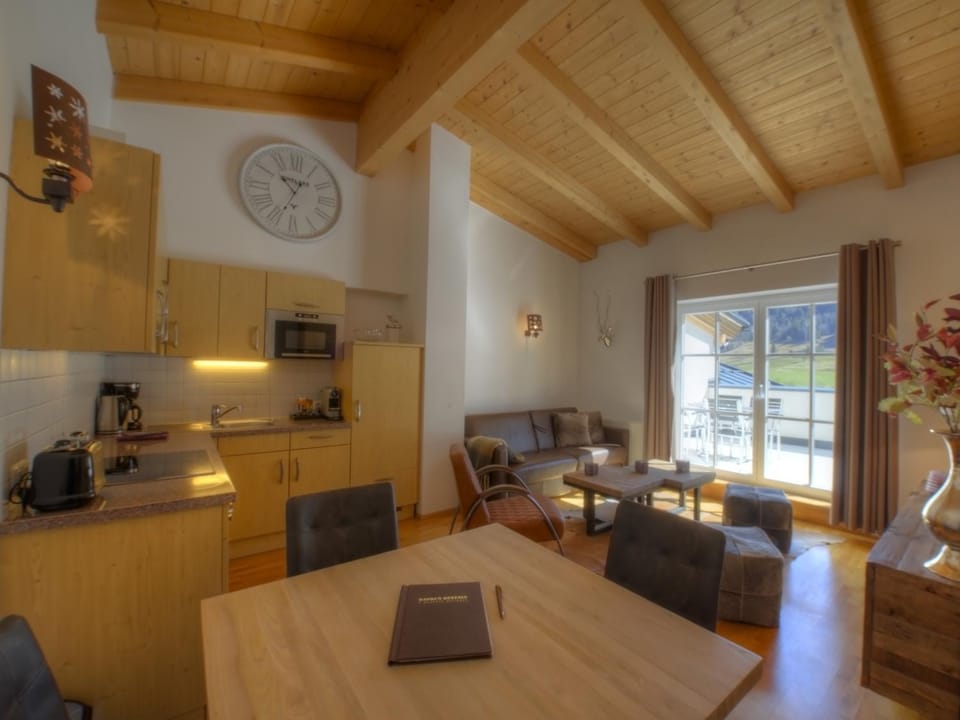 Living room, Seating area, Dining area, Mountain view