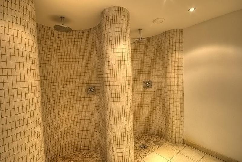 Shower, Sauna, Spa and wellness centre/facilities