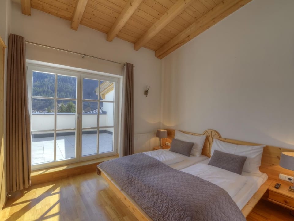 Bed, Balcony/Terrace, Bedroom, Mountain view