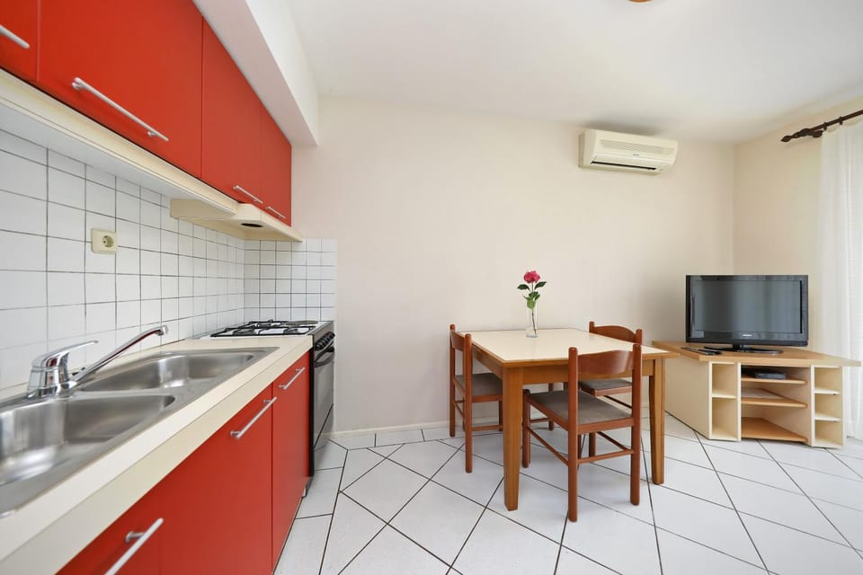 Kitchen or kitchenette, Living room, Dining area