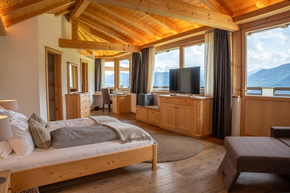 View (from property/room), Bedroom, Mountain view