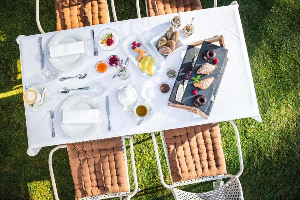 Garden view, Mountain view, Breakfast, Continental breakfast, Italian breakfast, Inner courtyard view