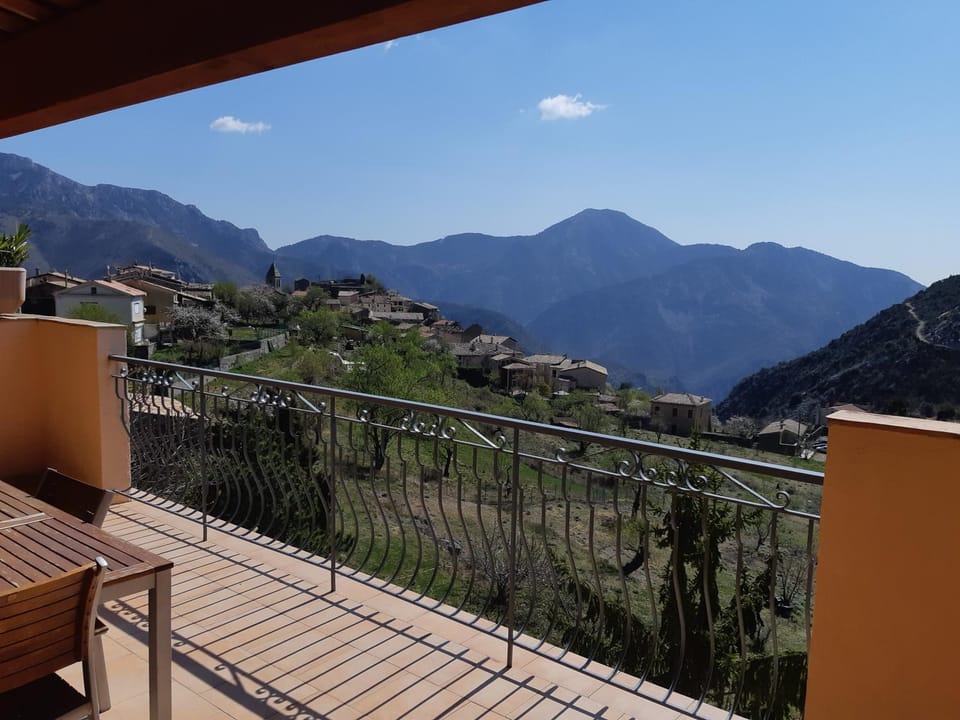 Balcony/Terrace, Mountain view
