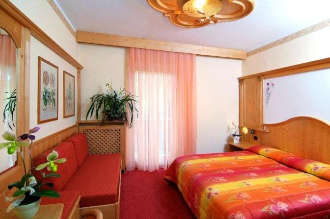 Day, Photo of the whole room