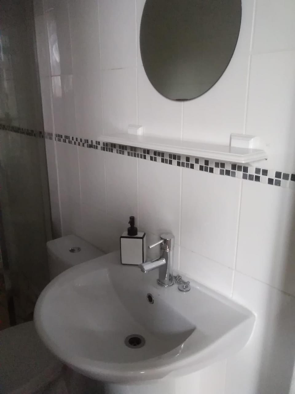 Shower, Toilet