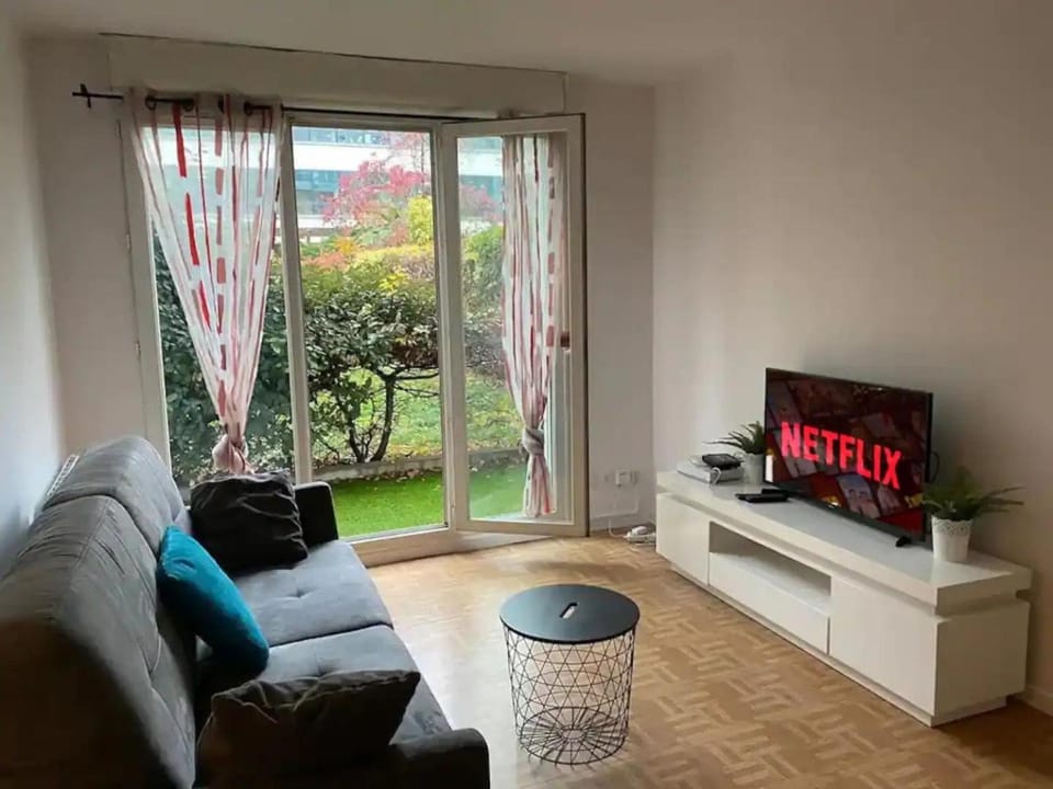 F2 50m2 Paris Gare du nord - Stade de France - Parking Apartment in Saint-Denis, France