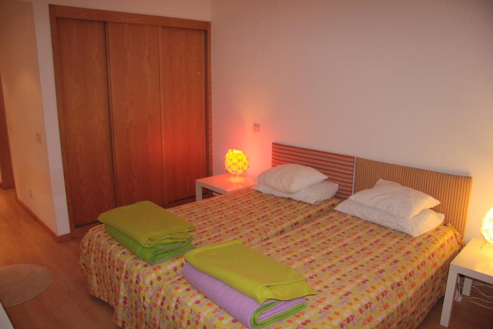 Photo of the whole room, Bedroom, wardrobe