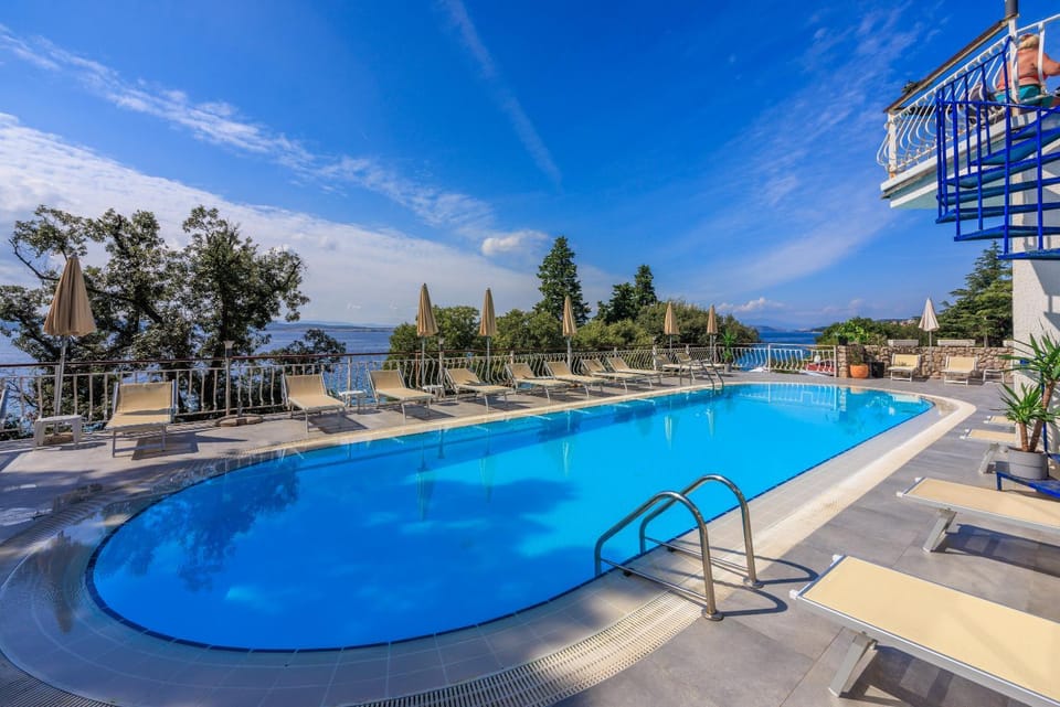 Day, Balcony/Terrace, Pool view, sunbed