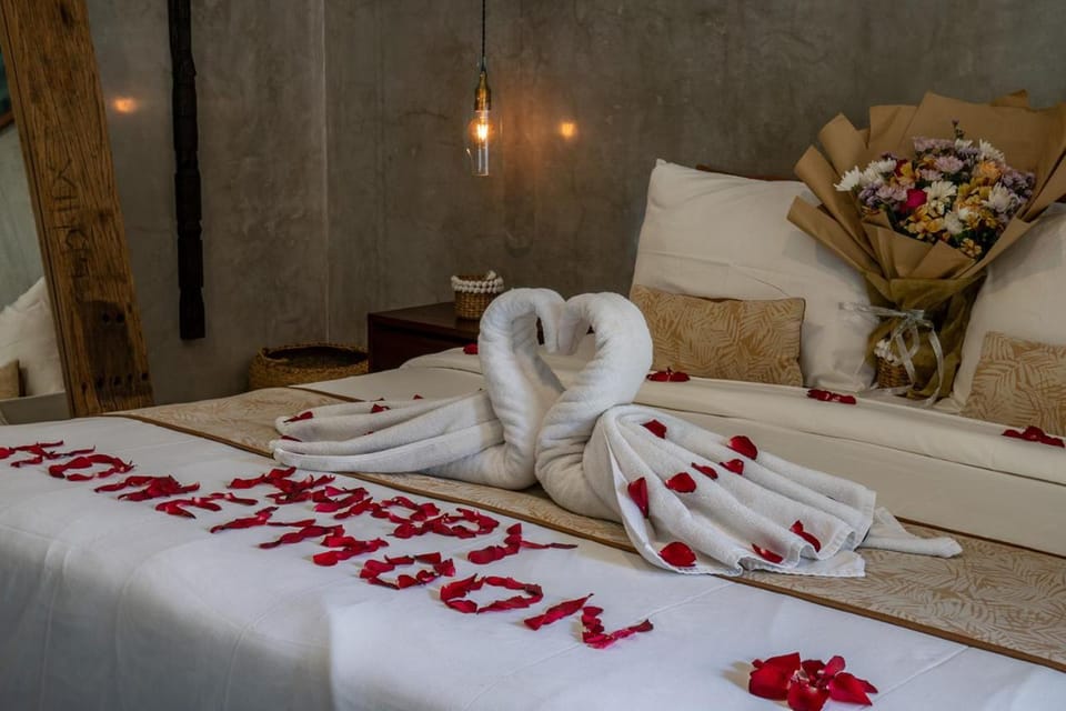 Bed, Bedroom, towels, Internal: Not applicable to any particular room