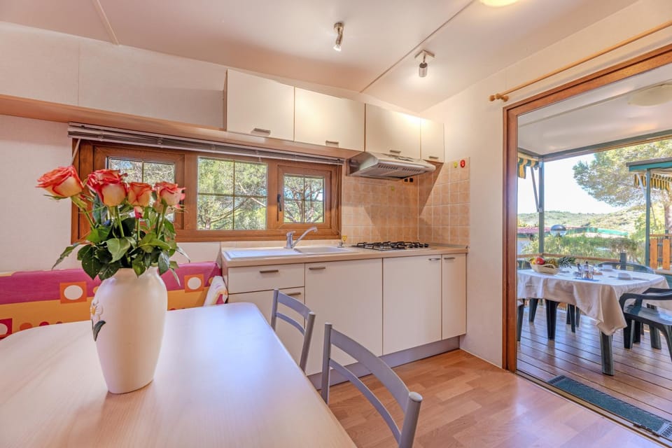 Kitchen or kitchenette, Living room, Dining area, stove