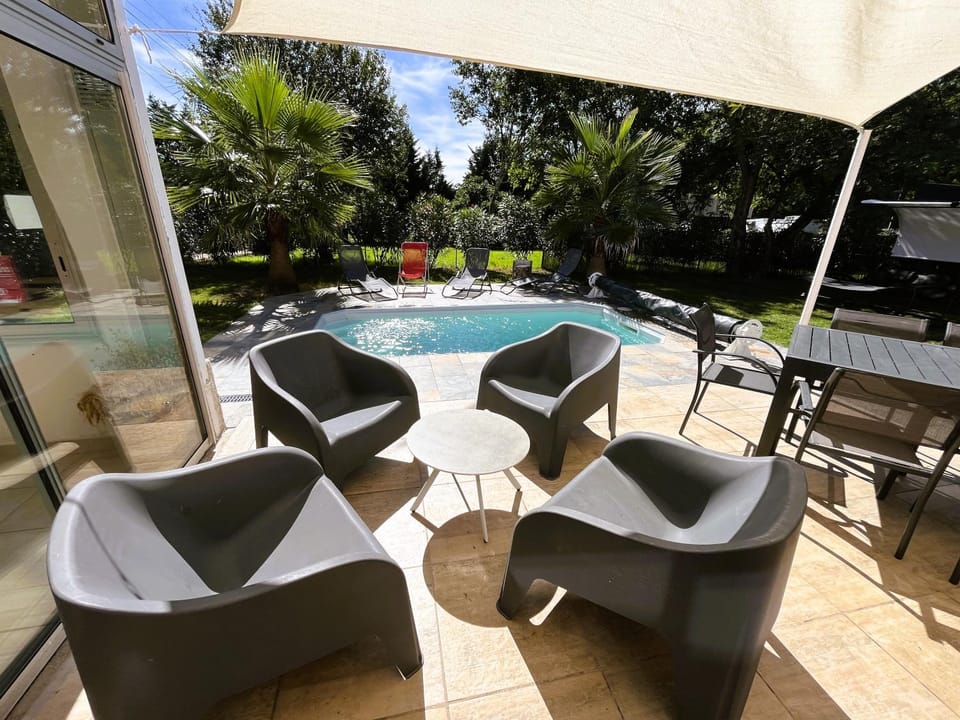Patio, Day, Pool view, Swimming pool, sunbed