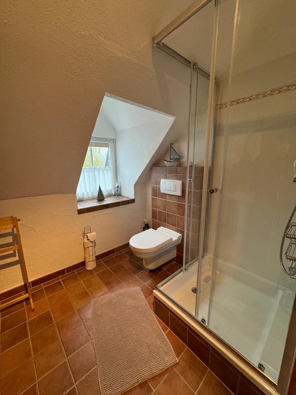 Shower, Toilet