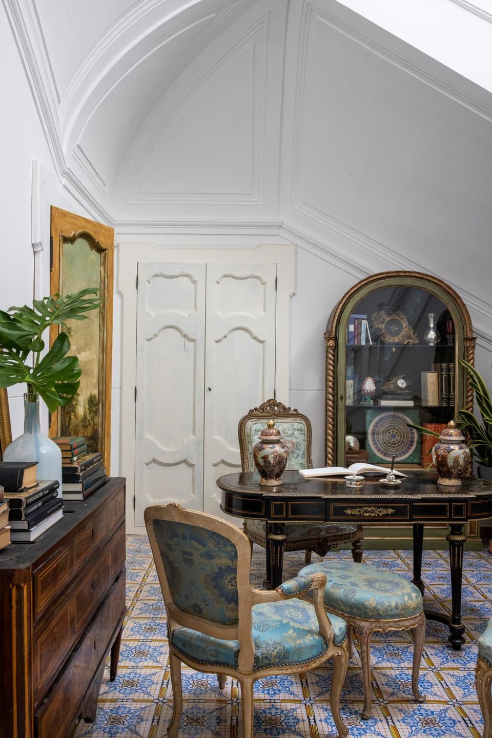 Lobby or reception, Internal: Not applicable to any particular room