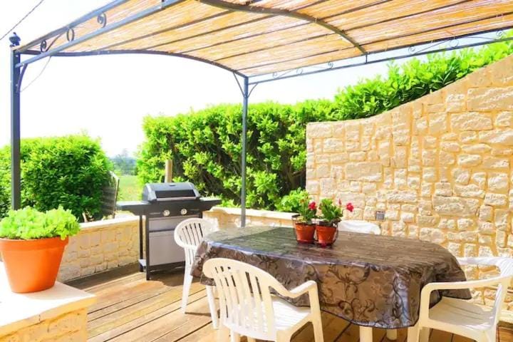 Le Mas des Lavandes Bed and Breakfast in Valréas