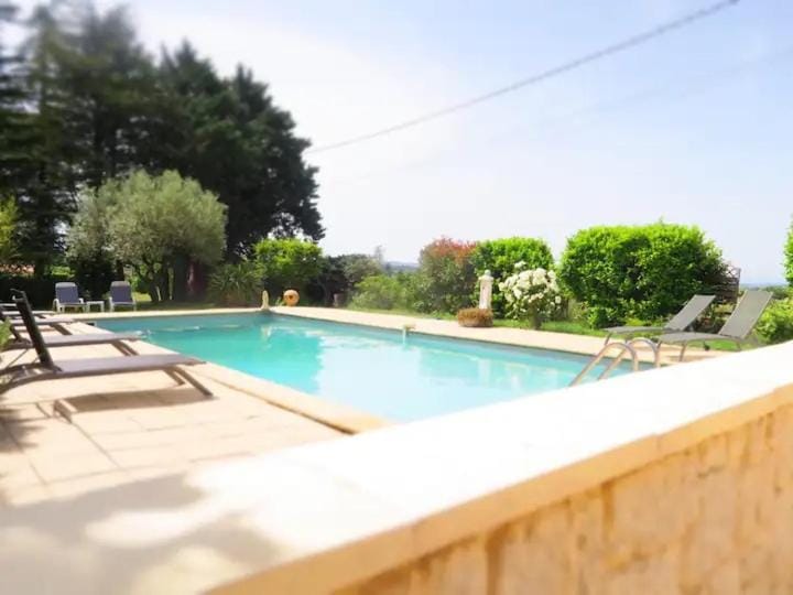 Le Mas des Lavandes Bed and Breakfast in Valréas