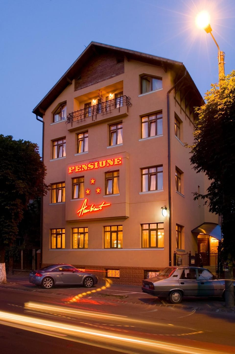 Facade/entrance