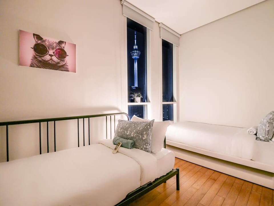 Bed, Night, Photo of the whole room, Bedroom