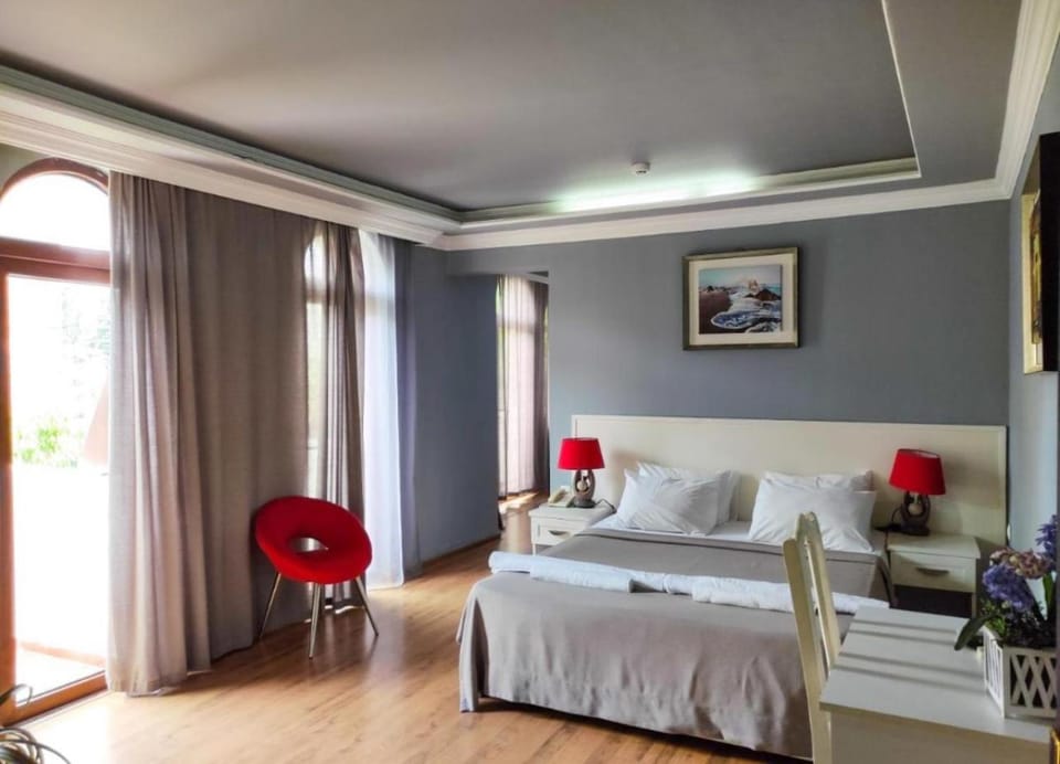 Bed, Living room, Photo of the whole room, Seating area, Bedroom, towels, air conditioner