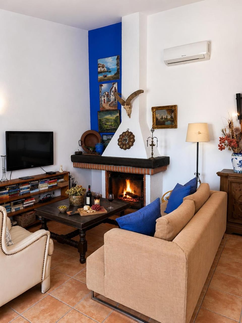 TV and multimedia, Living room, Seating area, fireplace, fireplace