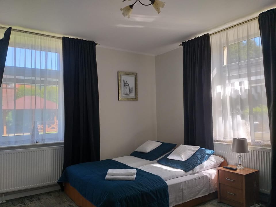 Bed, View (from property/room), Photo of the whole room, Bedroom, Garden view