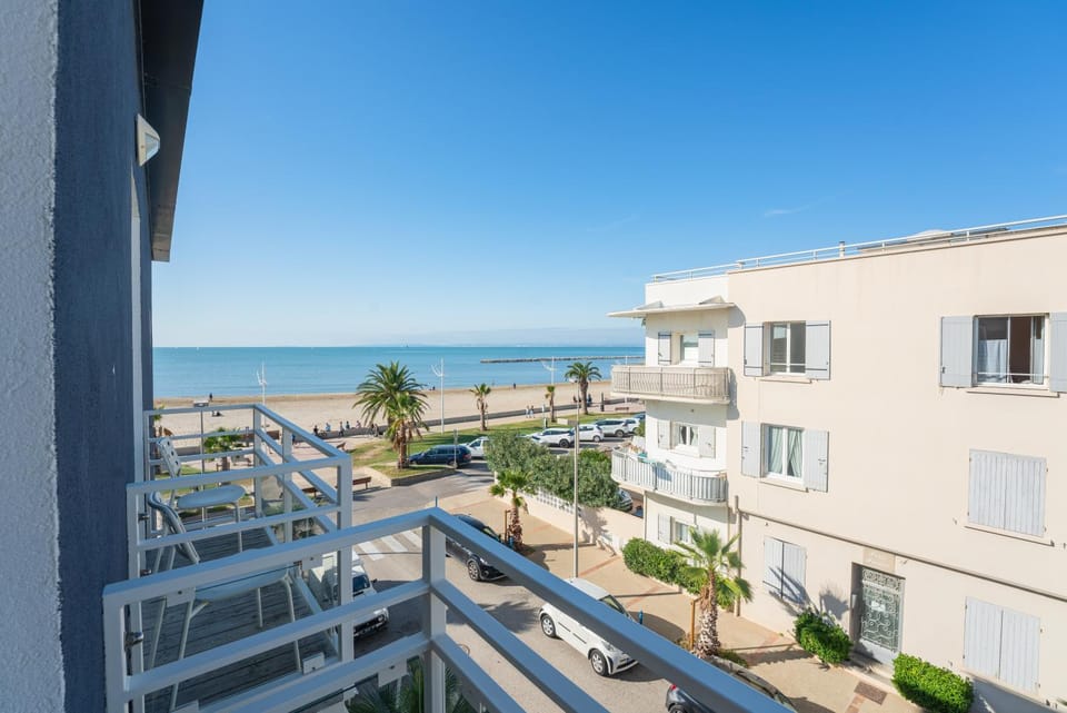 Property building, Day, Natural landscape, View (from property/room), Balcony/Terrace, Beach, Sea view