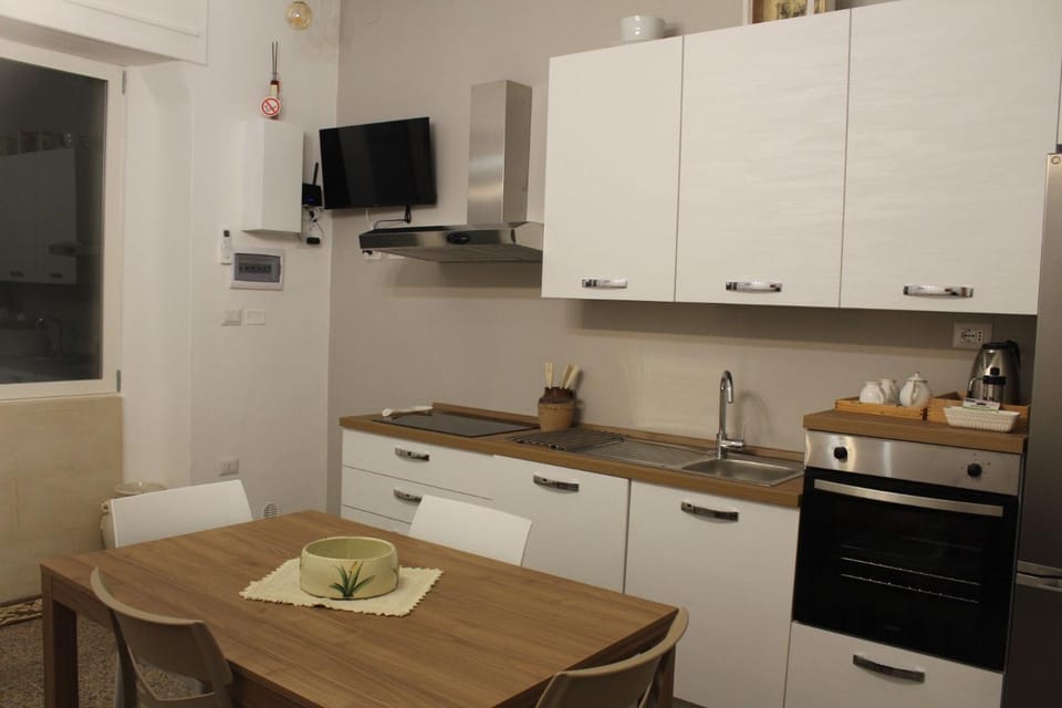 TV and multimedia, Coffee/tea facilities, Kitchen or kitchenette, oven, toaster