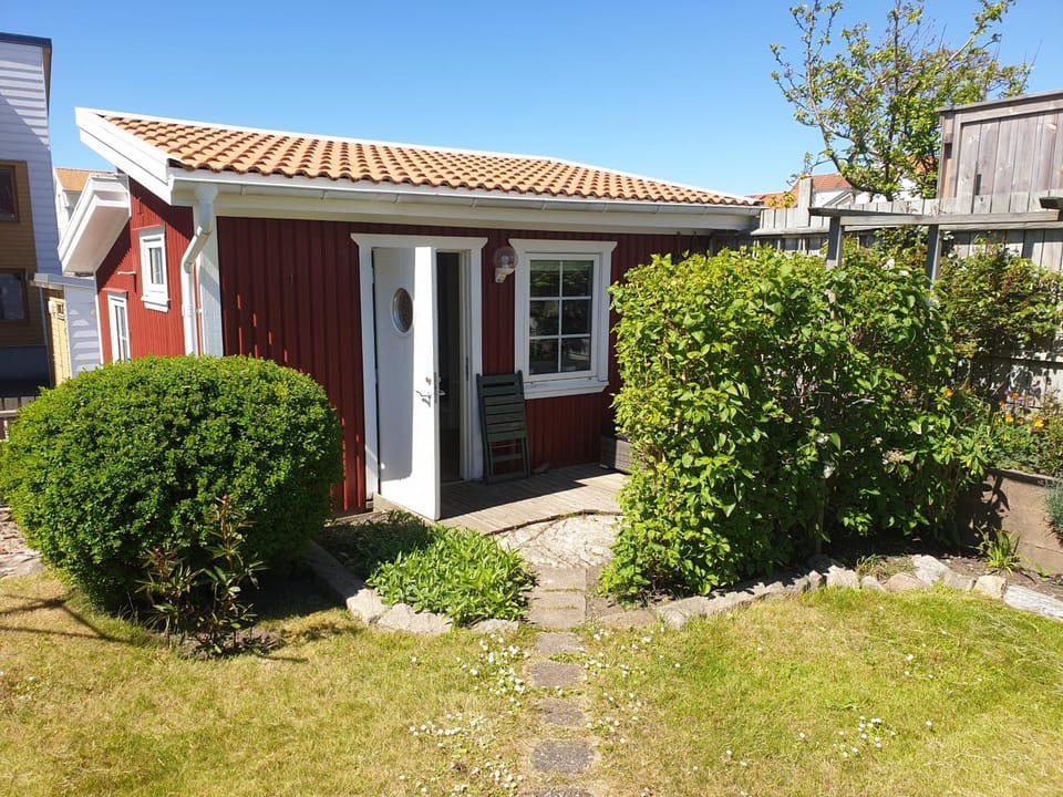 Stuga smögen Bed and Breakfast in Västra Götaland County