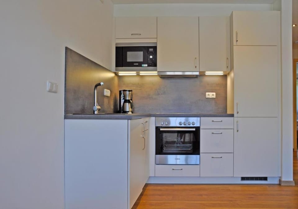 Kitchen or kitchenette, Communal kitchen