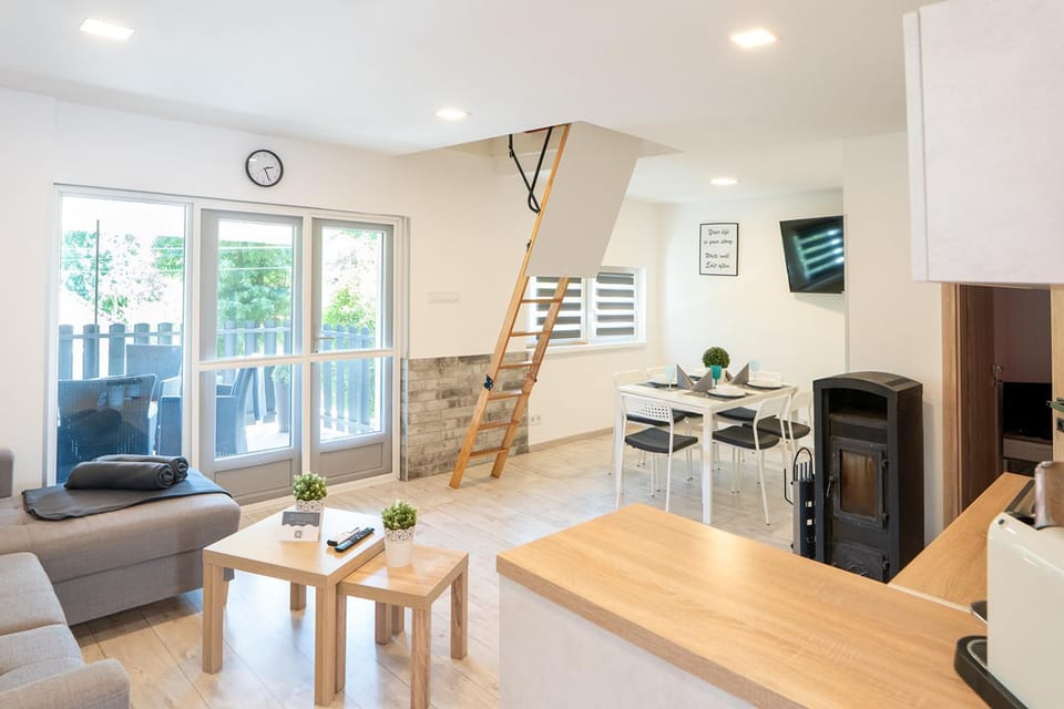 Living room, Dining area, fireplace