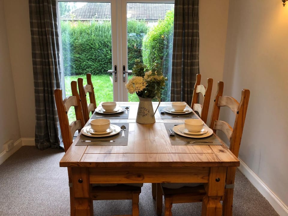 1 Silkin Serviced Accommodation House in Newton Aycliffe