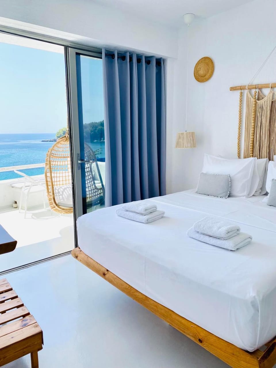 Bed, View (from property/room), Balcony/Terrace, Beach, Bedroom, Sea view, towels