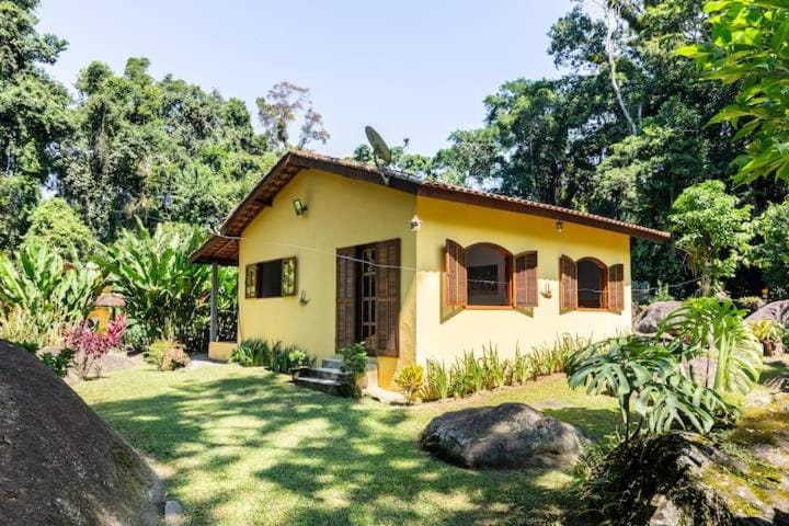 Recanto da Margo 1, casa com acesso a cachoeira House in Paraty