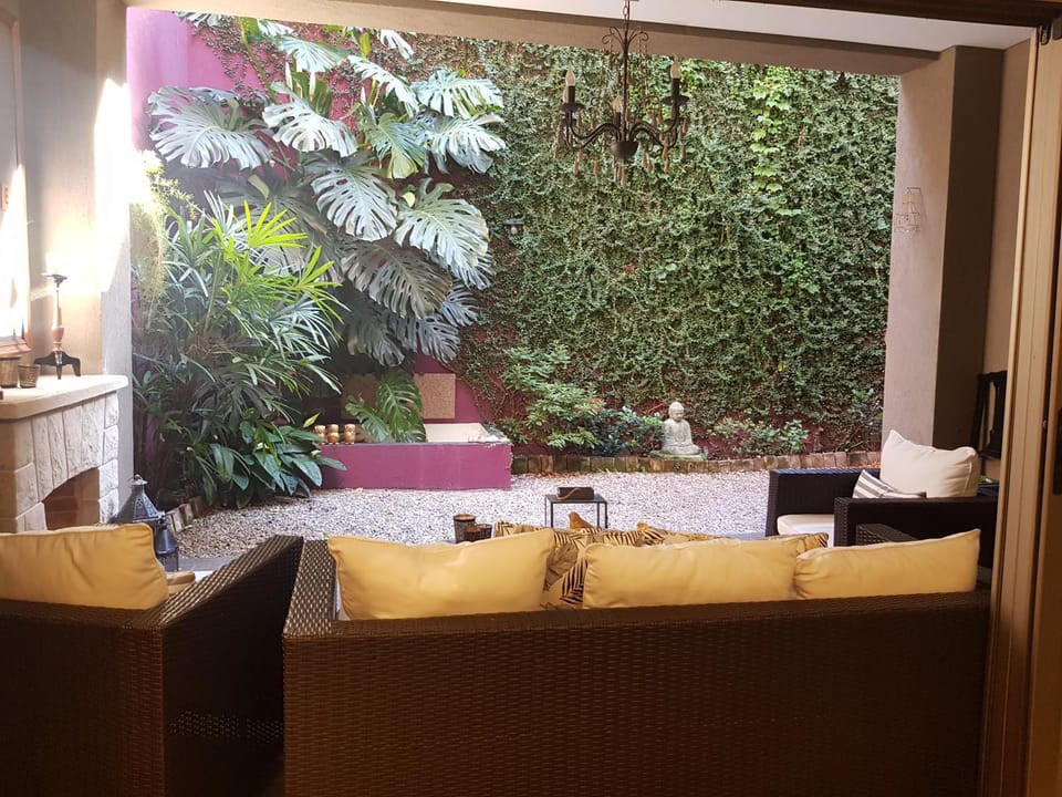 Patio, Garden, Living room, Seating area, Dining area, Garden view