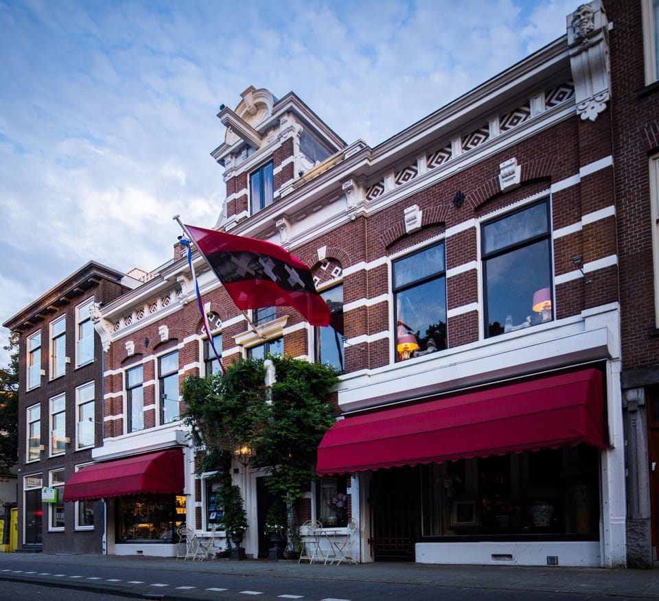 Property building, Facade/entrance