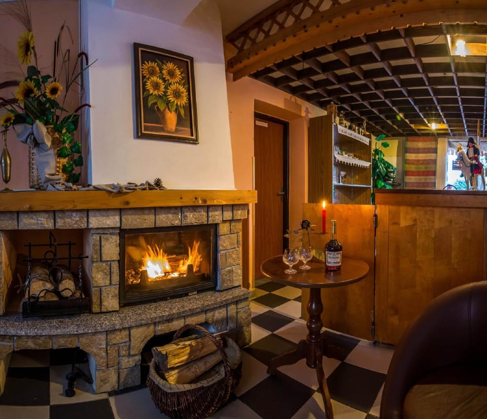 Communal lounge/ TV room, Dining area