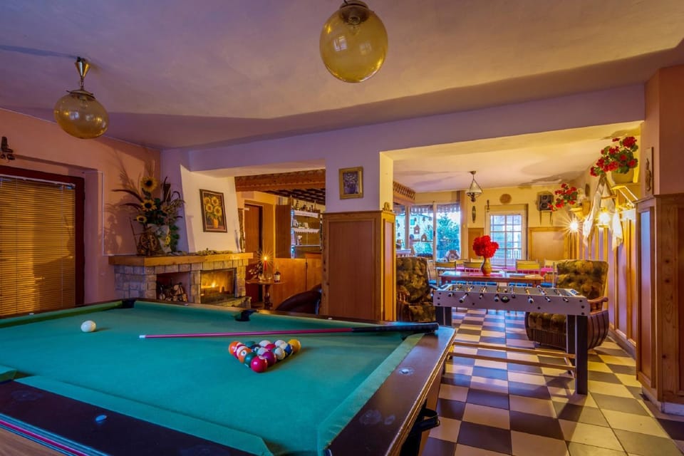 Communal lounge/ TV room, Billiard