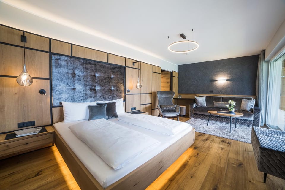 Bed, Living room, Seating area, Bedroom, hair dresser