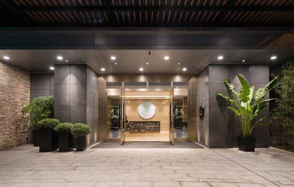 Facade/entrance