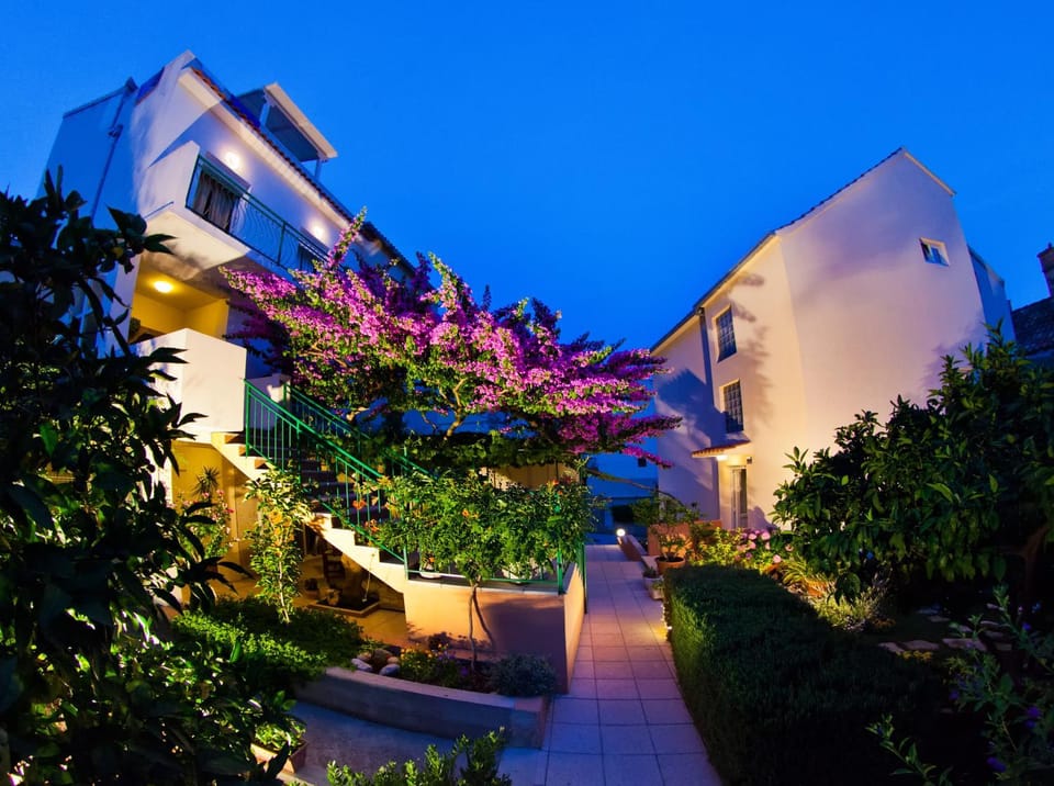 Balcony/Terrace, Balcony/Terrace, Area and facilities