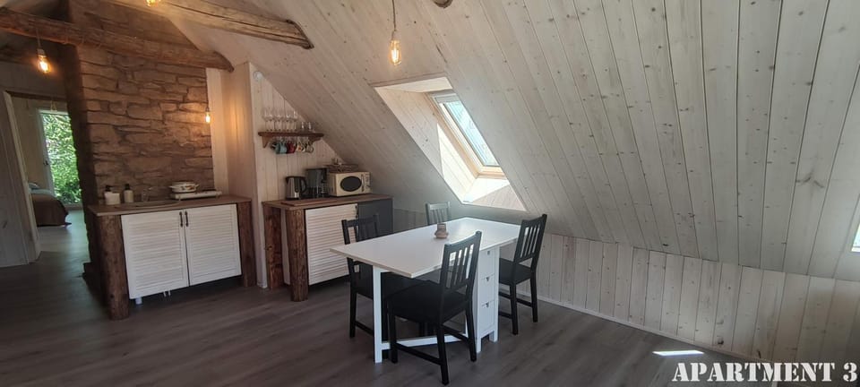 Coffee/tea facilities, Kitchen or kitchenette, Dining area