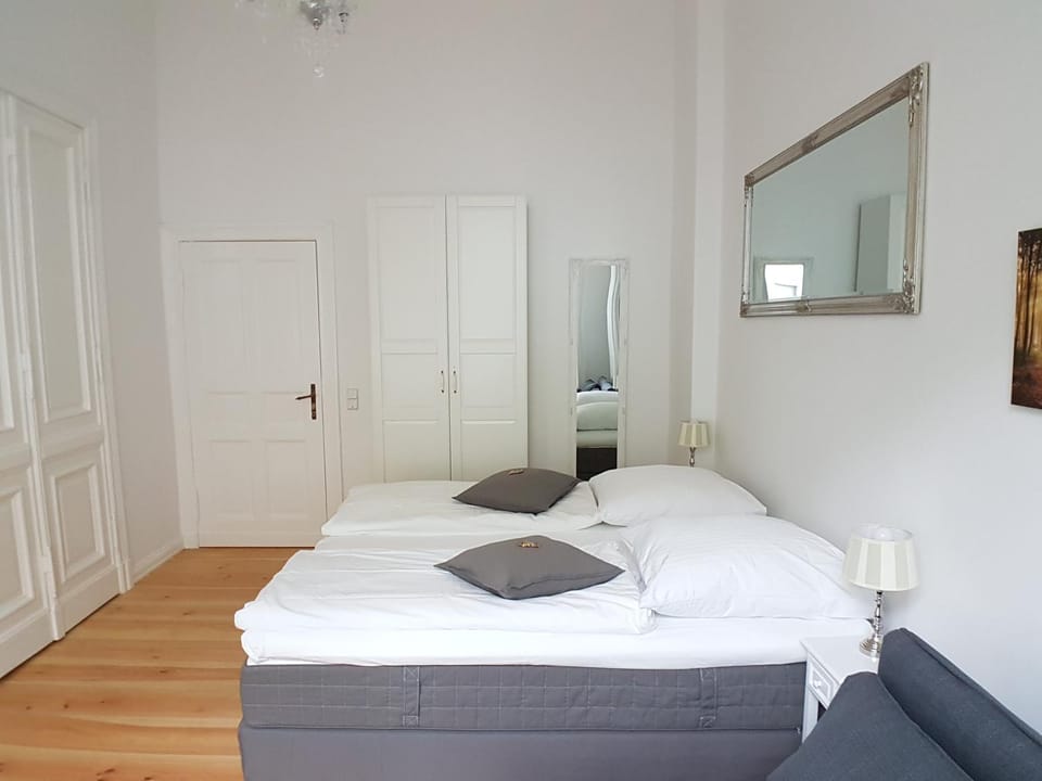 LANG Re by ROCKCHAIR Apartments l SUPERHOST Status l 2 Bedrooms Boxspringbeds in City Center - Cozy Family & Business Flair welcomes you! Apartment in Berlin