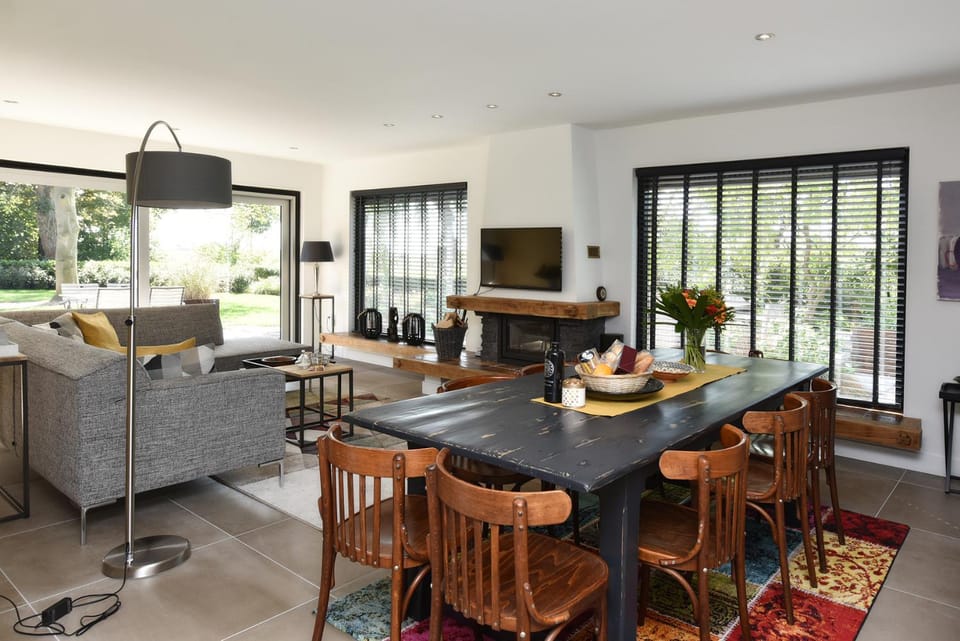 TV and multimedia, Living room, Dining area